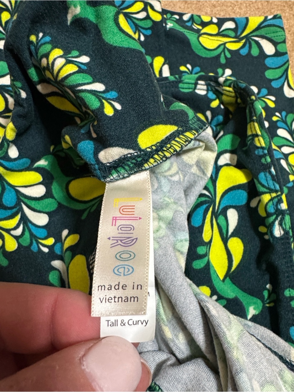 LuLaRoe Leggings Bundle (4 pairs) size Tall/Curvy - Picture 6 of 7